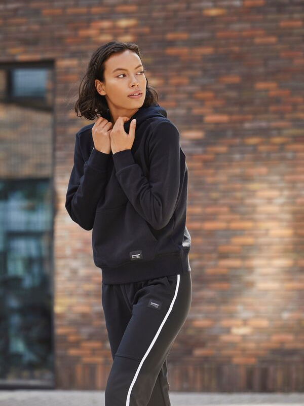 LINA HOUSUT | Unisex