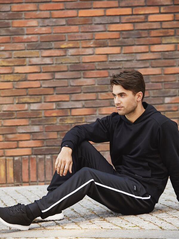 LINA HOUSUT | Unisex