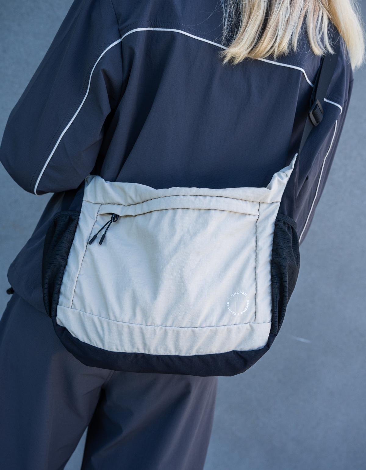 Light crossbody bag