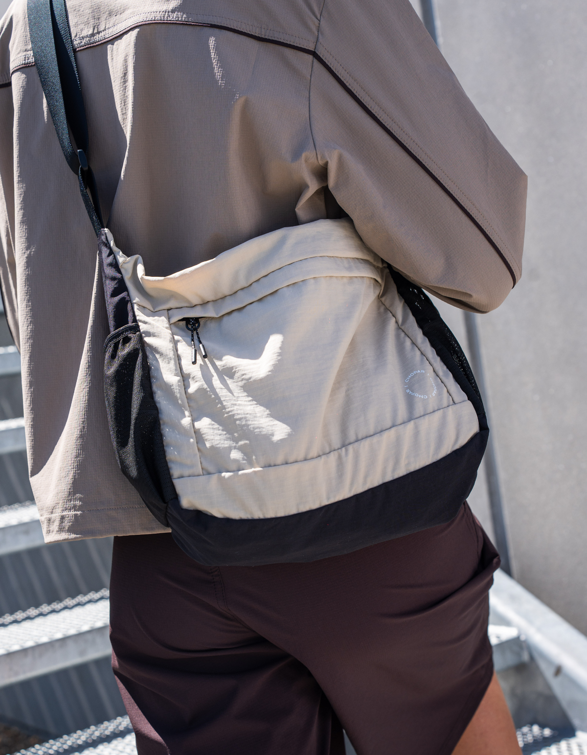 Light crossbody bag
