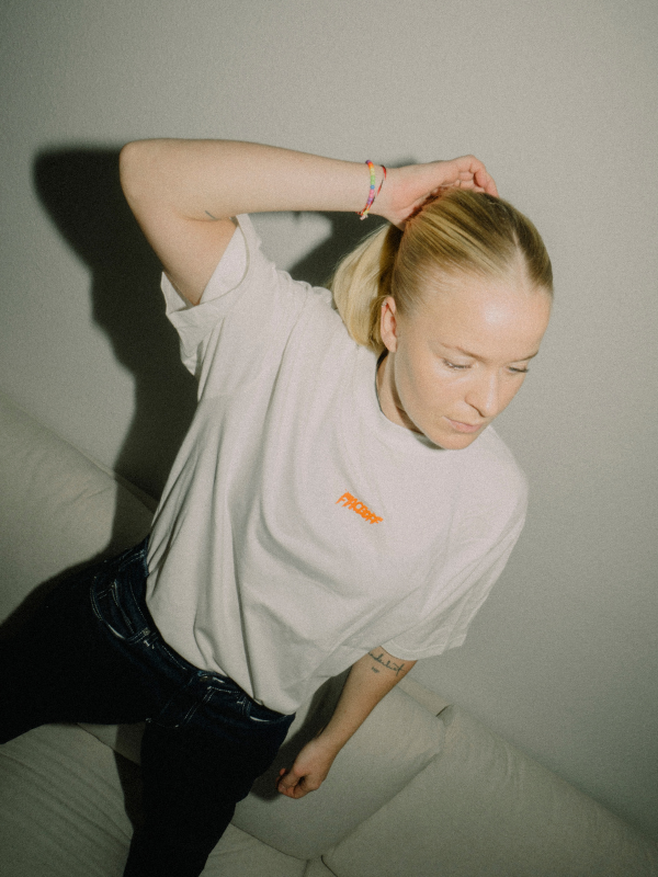 FACEOFF SS tee 01 | Unisex luonnonvalkoinen