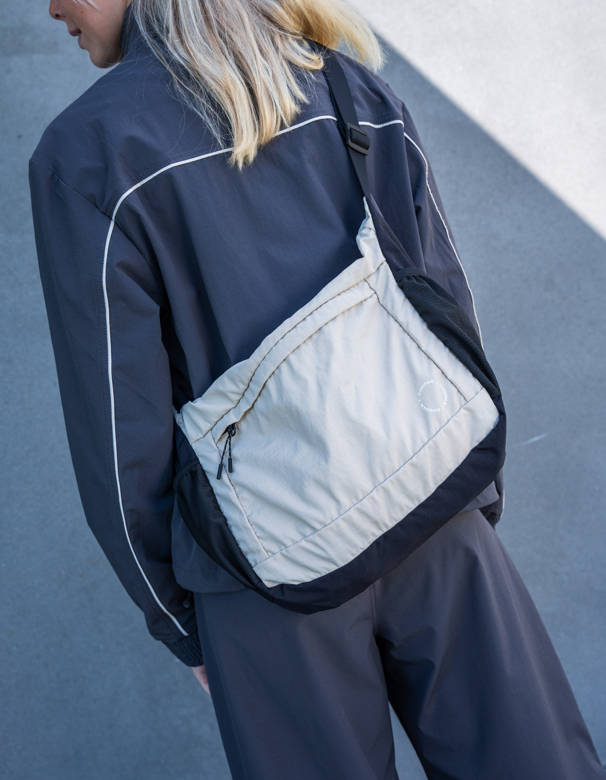 Light crossbody bag